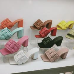 Летние женские туфли разных цветов