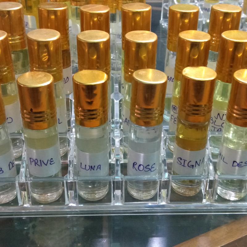 Roll on Perfumes buy wholesale - company Aromas Hub | India