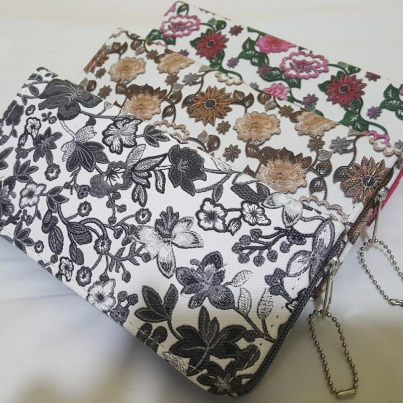 Women's Handbags buy wholesale - company Mark Trust | Pakistan
