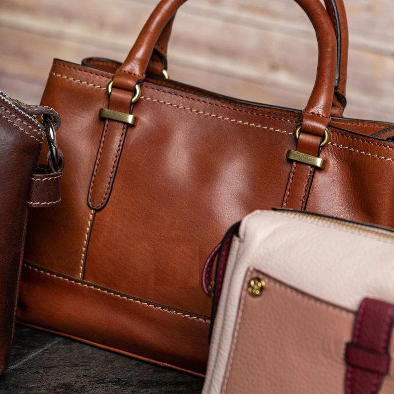 Women's Leather Handbags  buy wholesale - company Trade & Trade | Pakistan