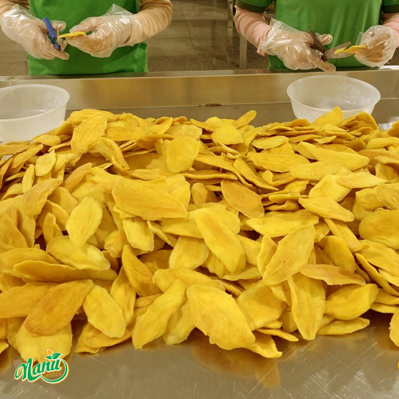 Вьетнамское сушеное манго ломтиками (упаковка 10-20кг, россыпью) купить оптом - компания Nanufood Joint Stock Company | Вьетнам