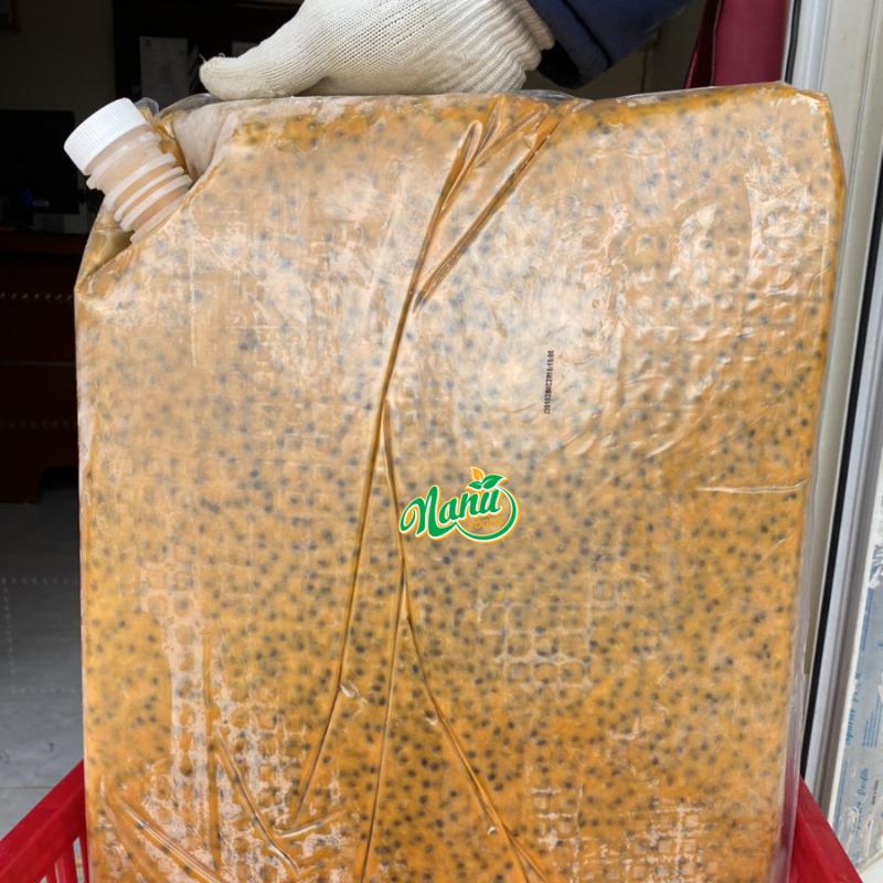 Замороженное пюре из маракуйи с семенами 20 кг (ПЭ упаковка) купить оптом - компания Nanufood Joint Stock Company | Вьетнам