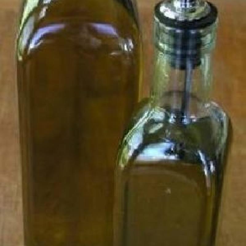 Оливковое масло первого отжима  купить оптом - компания Lead Top Oils | Малайзия