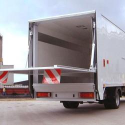 Услуги грузового автомобиля с гидробортом